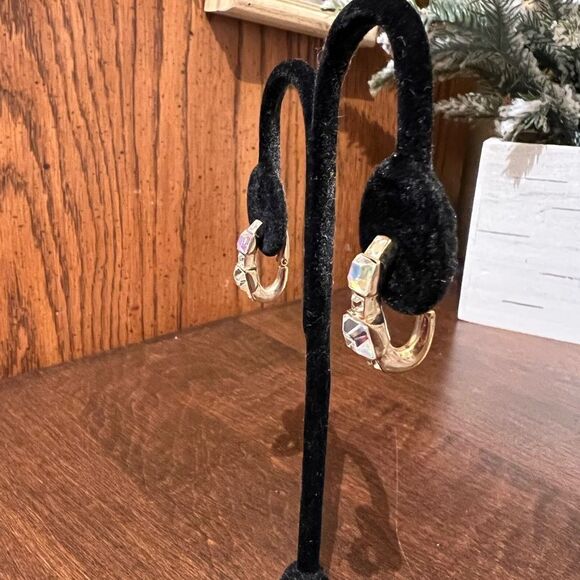 BEAUTIFUL VINTAGE GIVENCHY GOLD RHINESTONES CLIP EARRINGS. - Picture 3 of 6